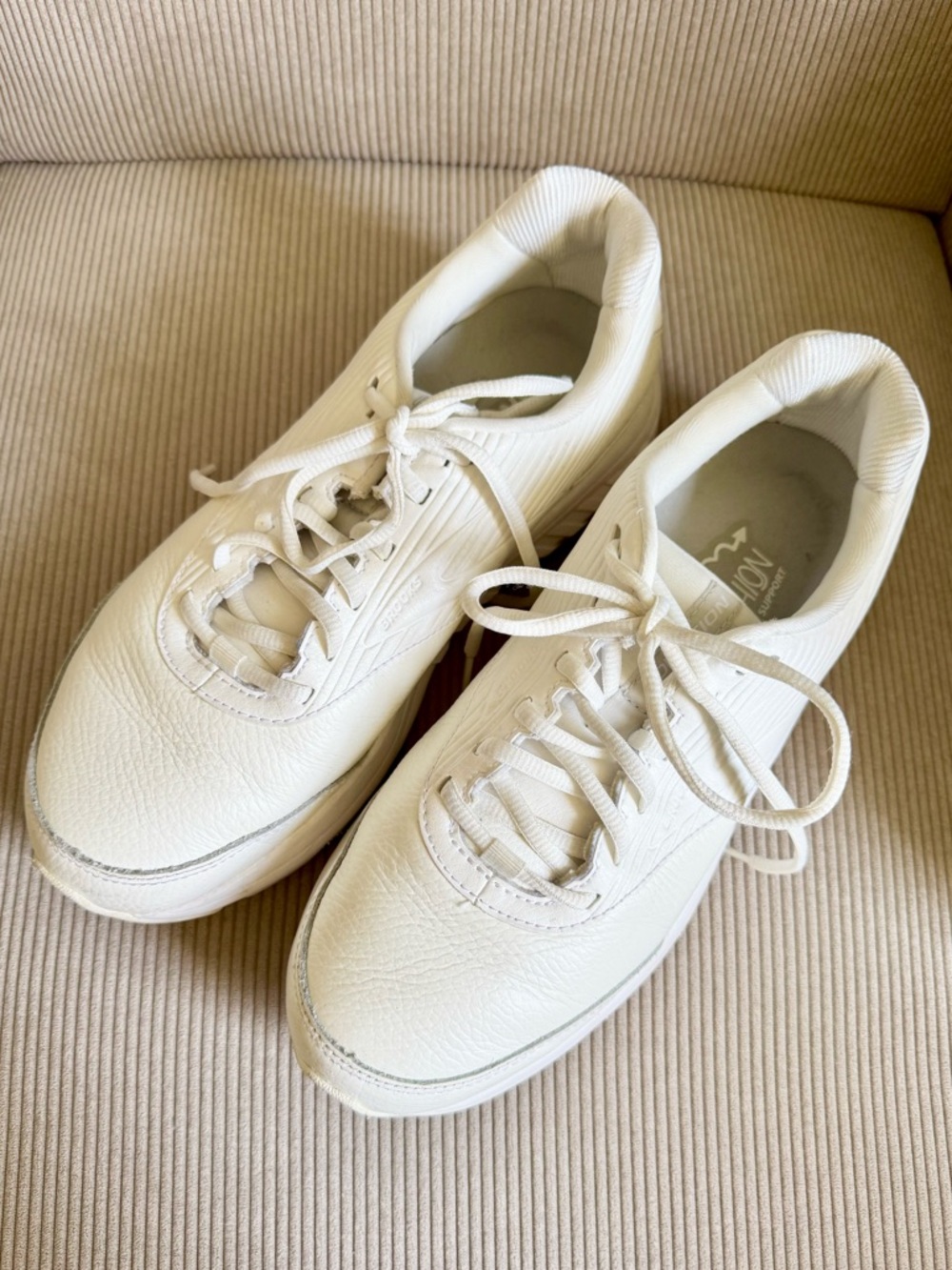 Brooks Addiction Walker 2 White Leather Walking Shoes Women’s Size 10